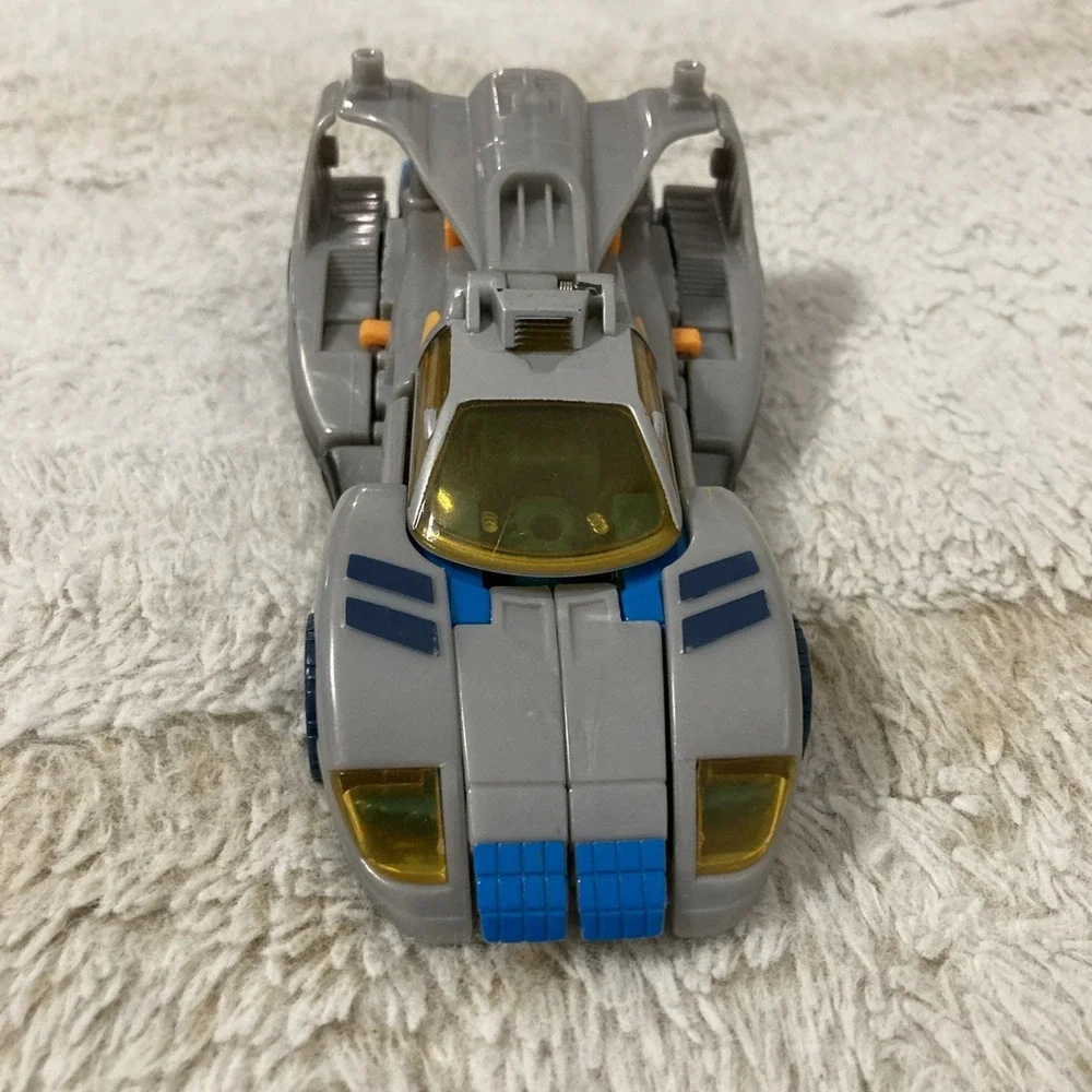 Hasbro Transformers Armada Blurr (No Accessories) &‎ a Posed Bumblebee